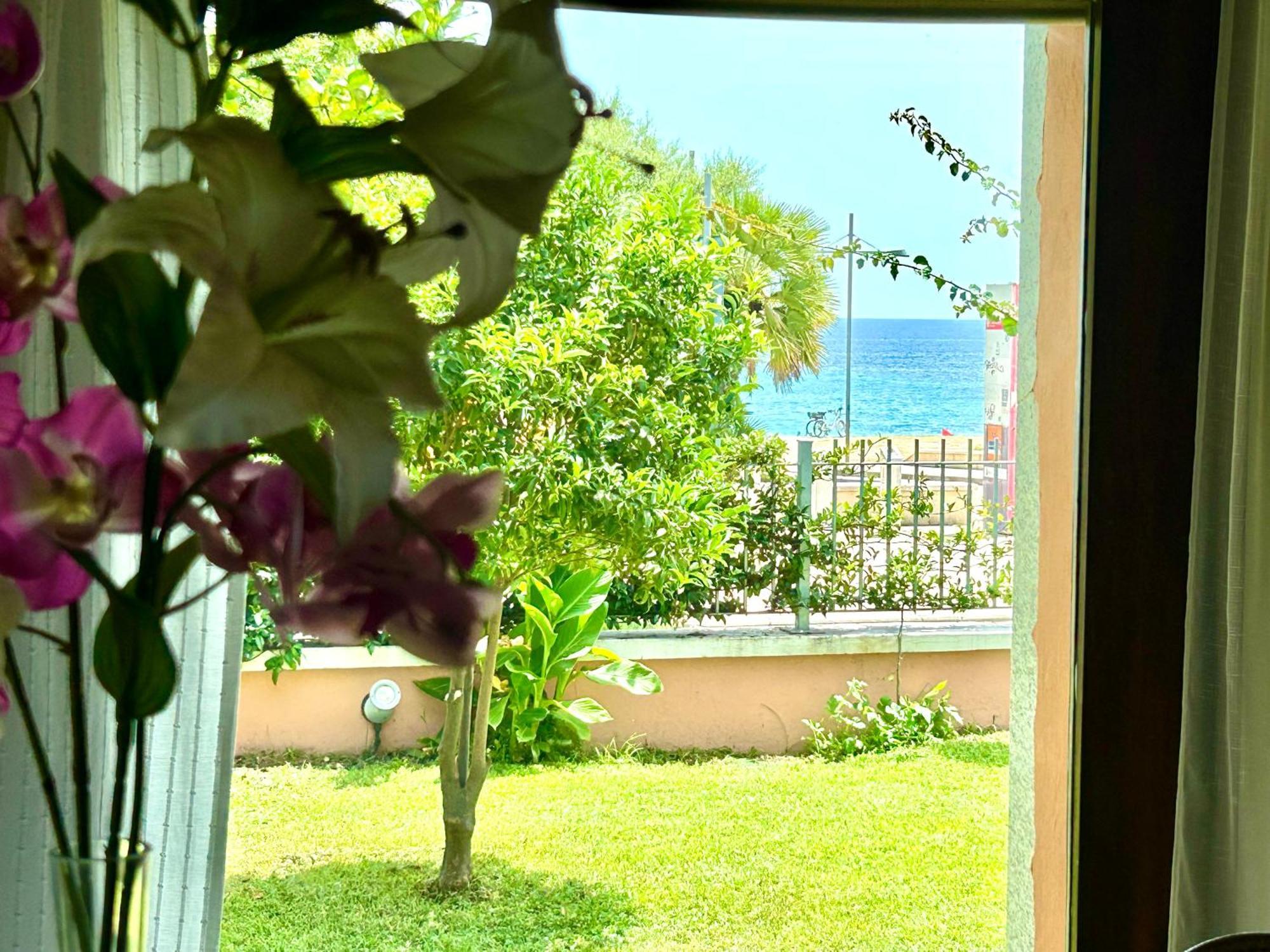 Villa Stella Fronte Mare Porto Frailis Àrbatax Eksteriør billede
